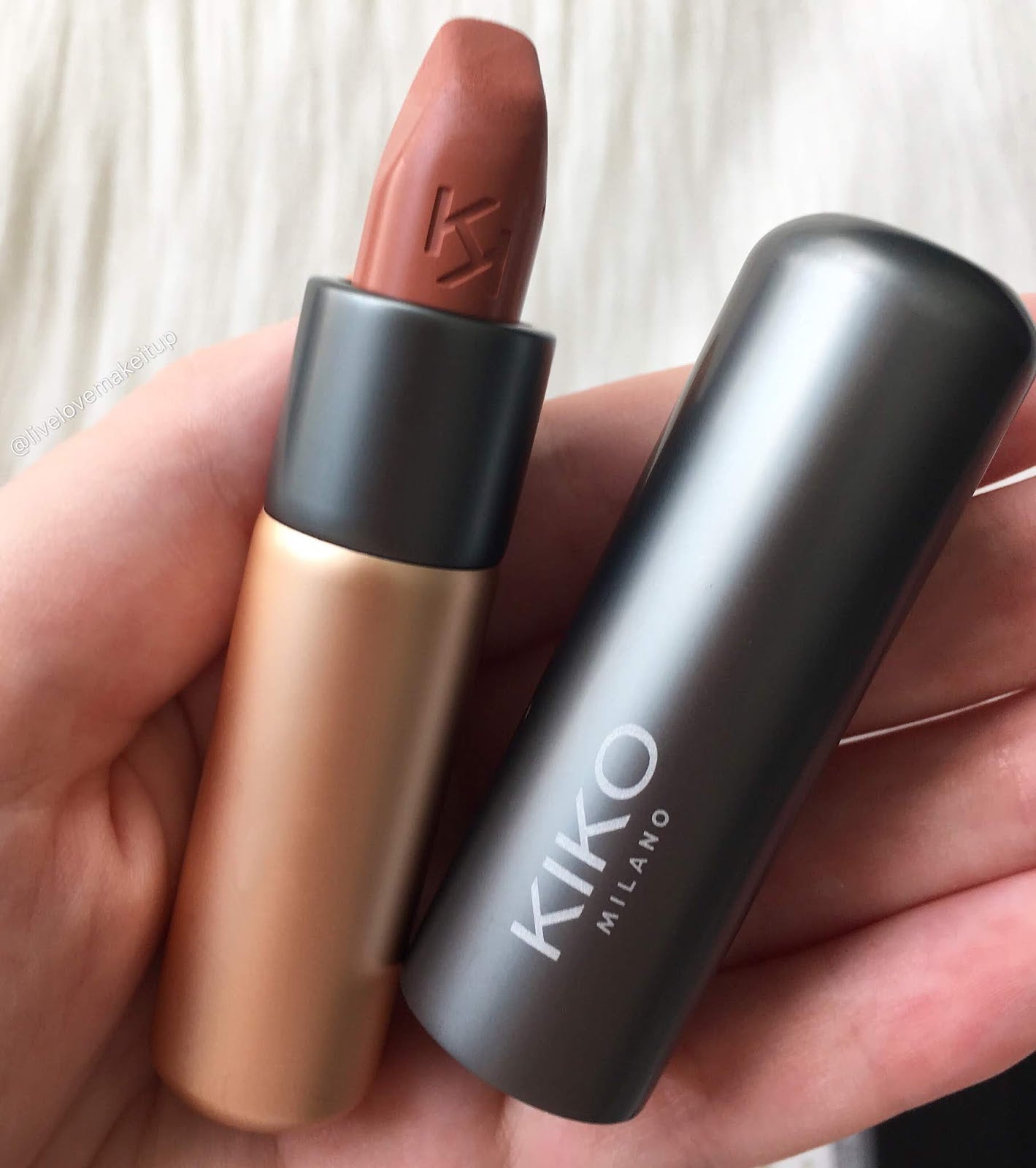 KIKO Milano Velvet Lipstick – Velvet Passion Matte Lipstick 302 Beige Rose