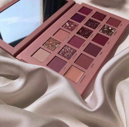Huda Beauty New Nudes Eyeshadow Palette